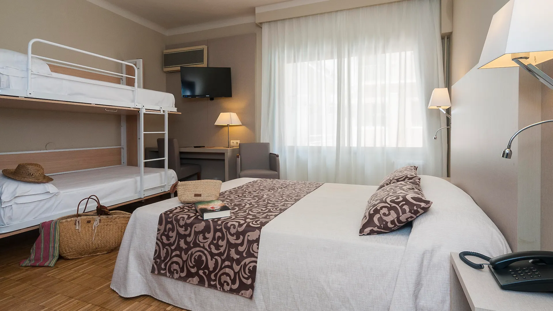 Hotel Lauria Tarragona 3*,  İspanya